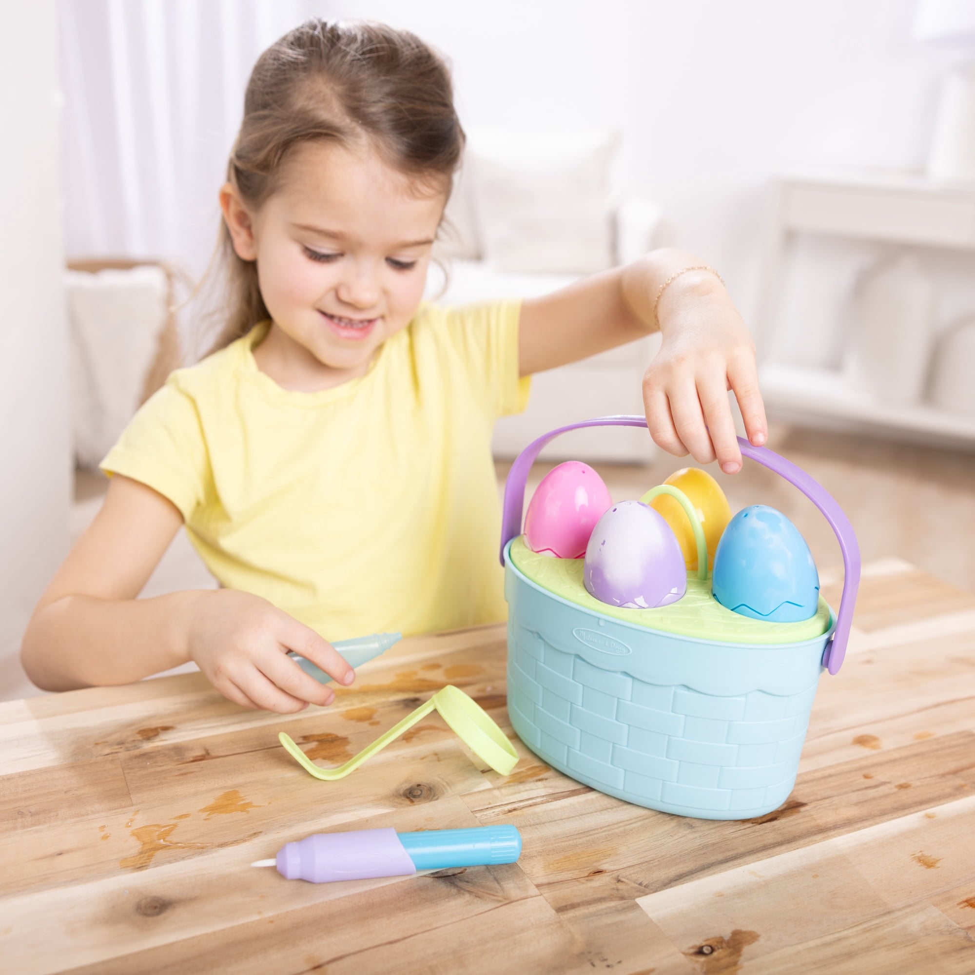 Melissa & Doug Water Wow Egg Decorating Play Set, Reusable Mess-Free Coloring, Easter Eggs Pretend Play Toy for Preschool Kids Ages 3+